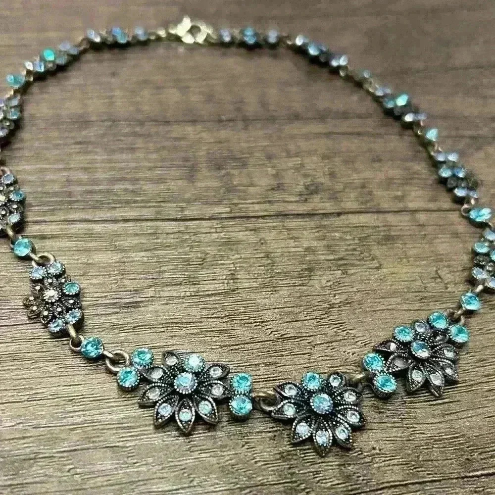 Vintage Floral Crystal Necklace - Picture 3 of 4